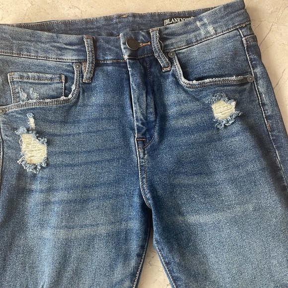 BLANKNYC DISTRESSED EMBROIDERED JEANS - Picture 3 of 7